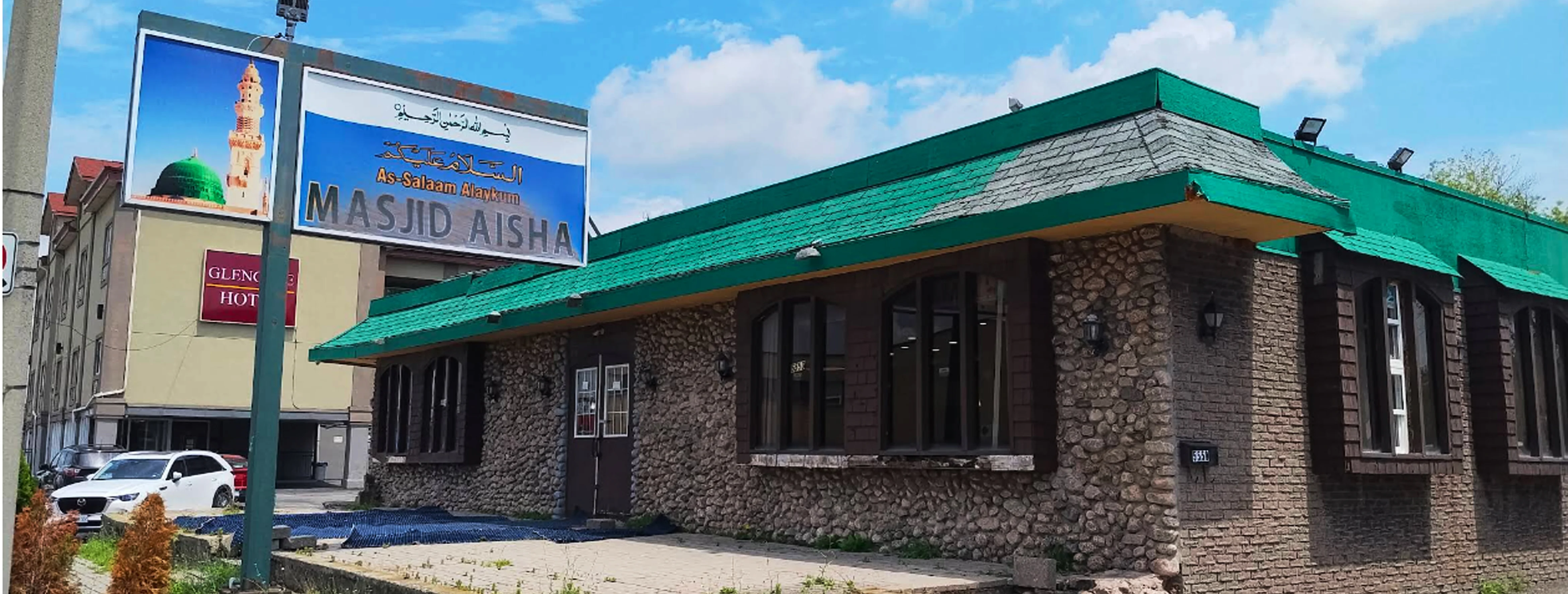 Exterior view of Mosque Aisha Niagara Falls building